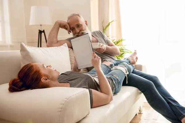 Couple spending time at home — Stock Photo, Image
