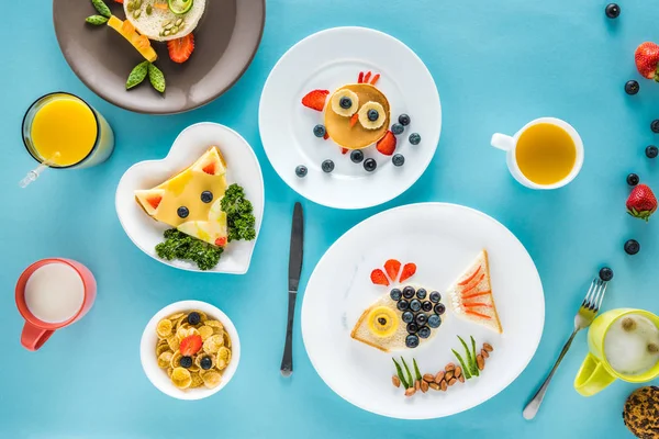 Alimentos estilo café da manhã com vários pratos — Fotografia de Stock