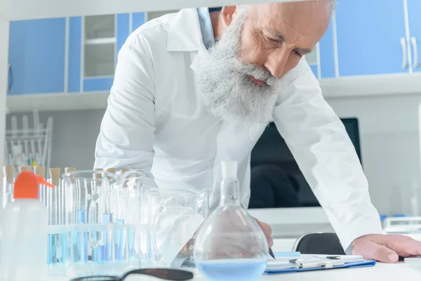 Senior bearded scientist — Stock Photo, Image