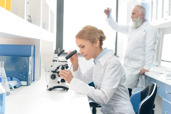 Scientists in white coats in lab — Free Stock Photo