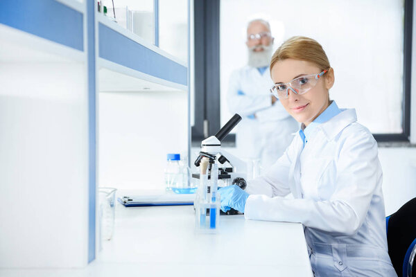 Scientists working in lab 