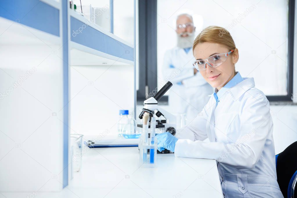 Scientists working in lab 