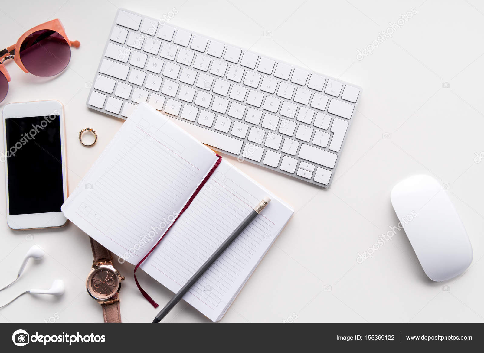 Computer keyboard and diary — Stock Photo © DimaBaranow 155369122