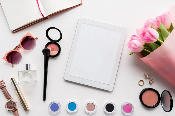 Digital tablet, cosmetics and accessories — Stock Photo, Image