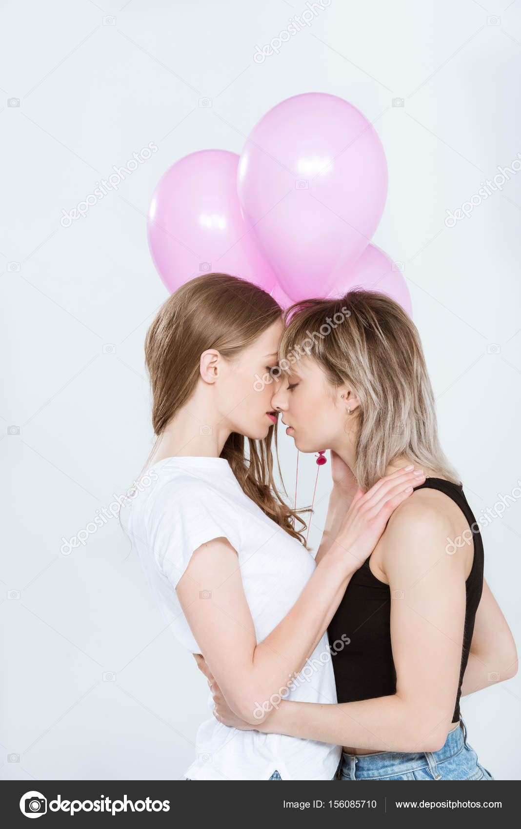 Lesbians Con