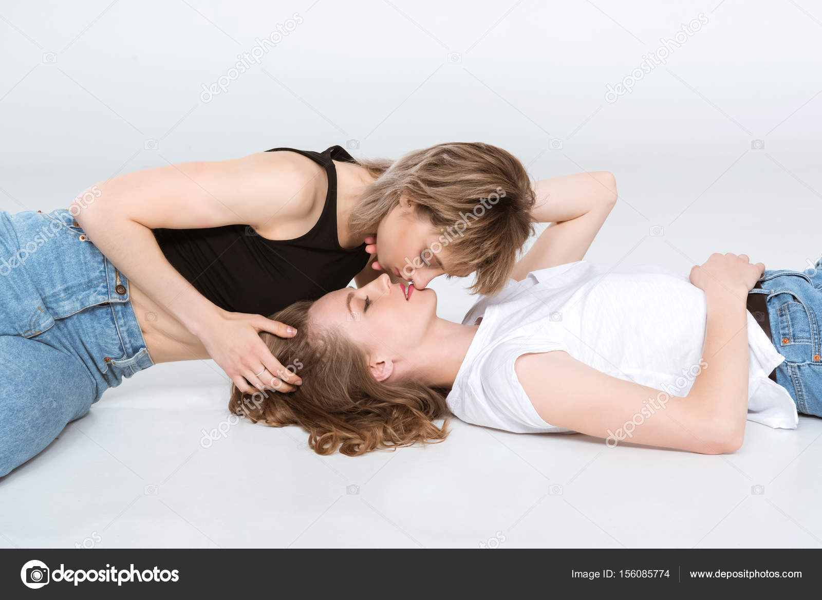 Young Lesbian Pictures