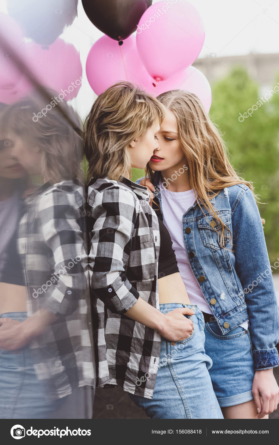 teens outdoors Lesbian