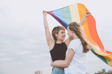 Eşcinsel çift lgbt bayrak ile 