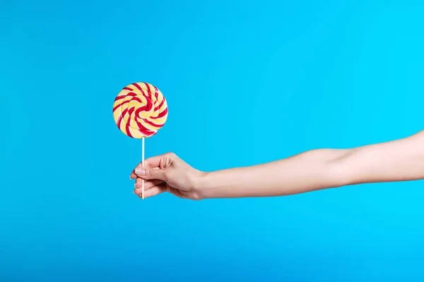 Hand holding lolly — Stockfoto