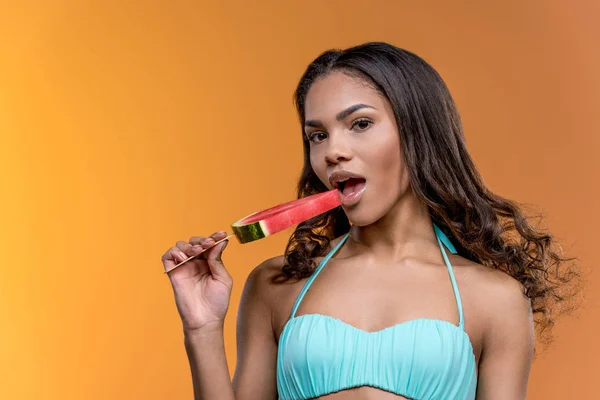 African american girl eating watermelon — Free Stock Photo