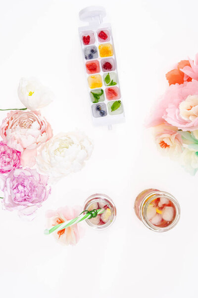 berries in ice cubes 