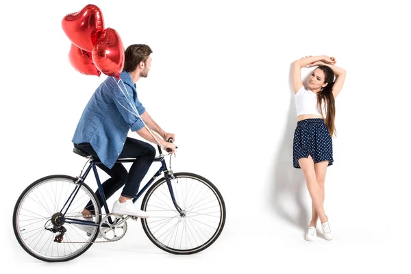 Para z roweru i balony — Zdjęcie stockowe