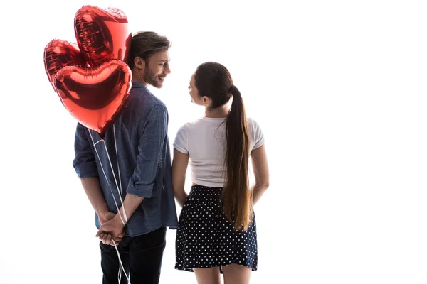 Pareja con globos en forma de corazón — Foto de Stock