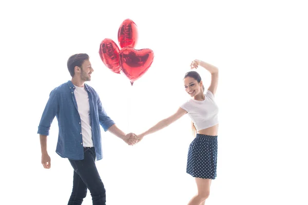 Pareja con globos en forma de corazón — Foto de Stock