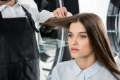 Kadeřník kartáčování vlasy ženy