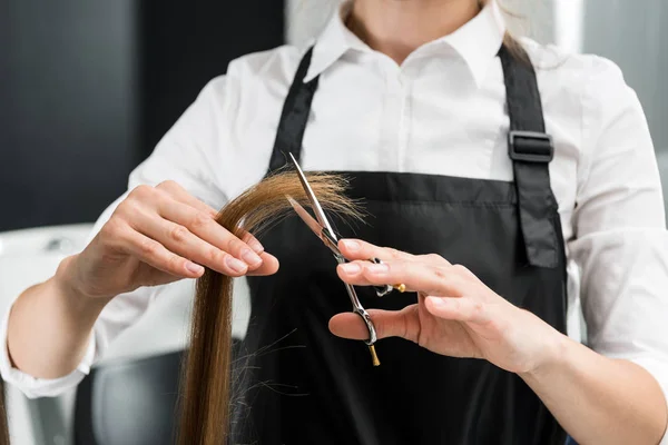 Klippning av hår — Stockfoto