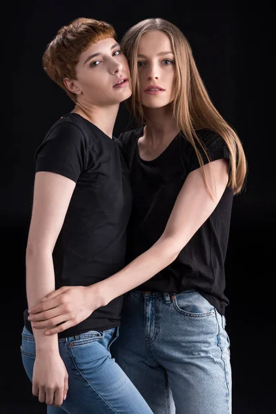 Lesbian couple touching cheeks — Free Stock Photo