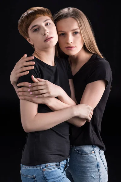 Lesbian couple hugging — Free Stock Photo
