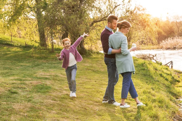 Family at countryside — Stock Photo, Image
