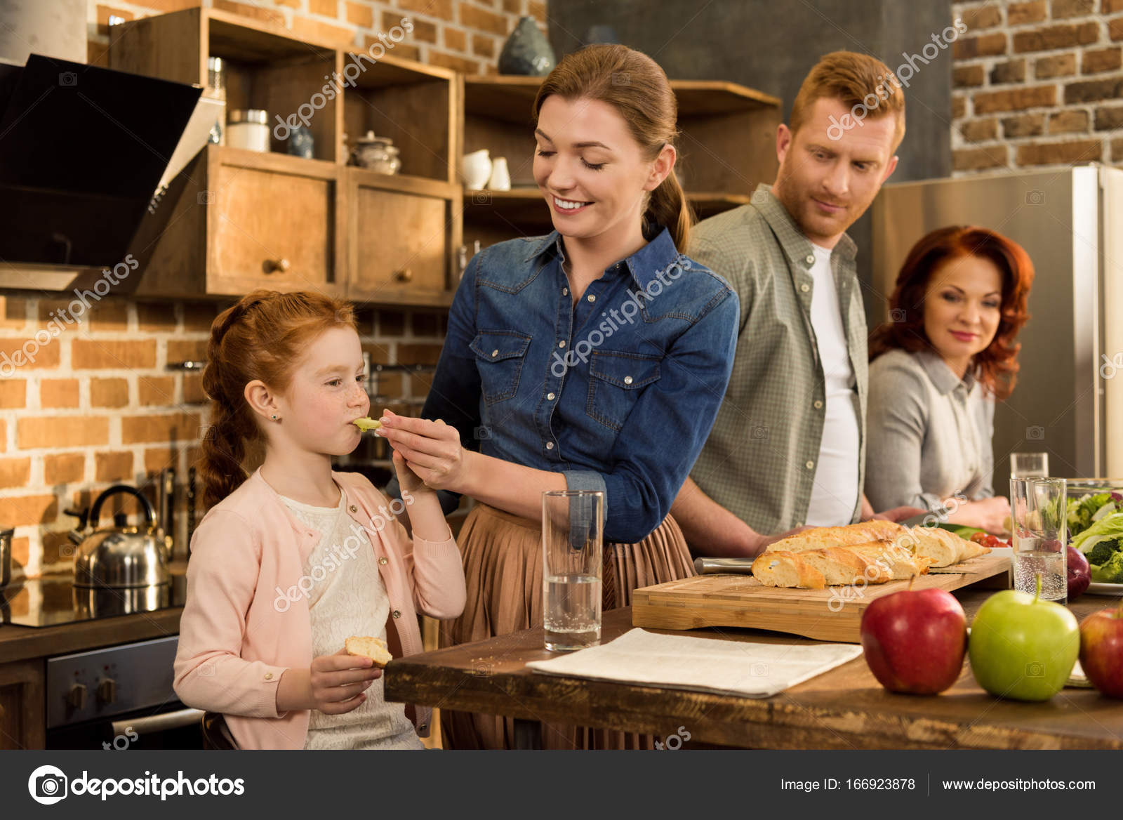 Family cooking dinner at home — Free Stock Photo © DimaBaranow 166923878