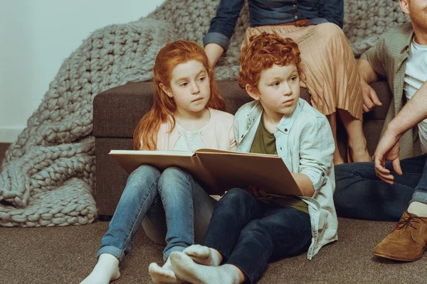 Kids reading book — Stock Photo, Image