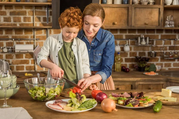 Oğlum yardım anne yemek