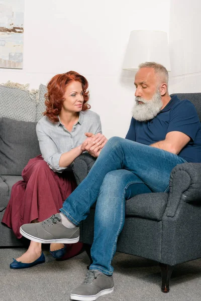 Seniorenpaar zu Hause — kostenloses Stockfoto
