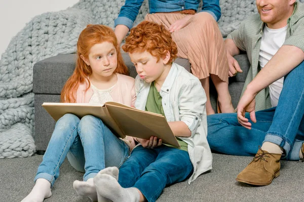 Kids reading book — Stock Photo, Image