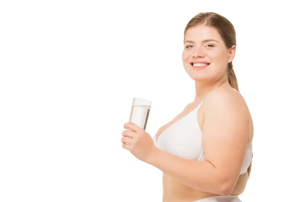 Sorrindo mulher com excesso de peso com água — Fotografia de Stock