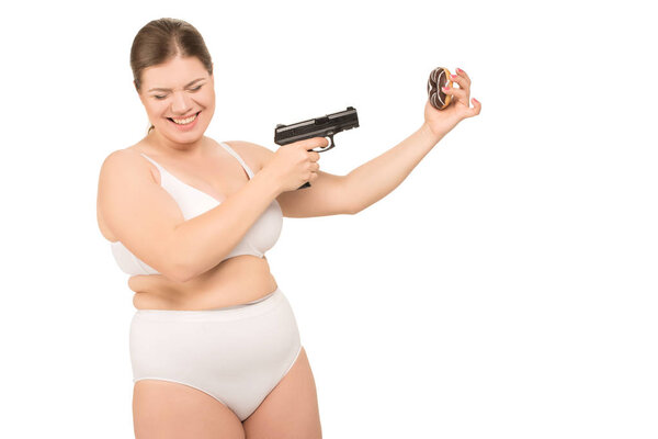 толстая женщина с пистолетом и пончиком

