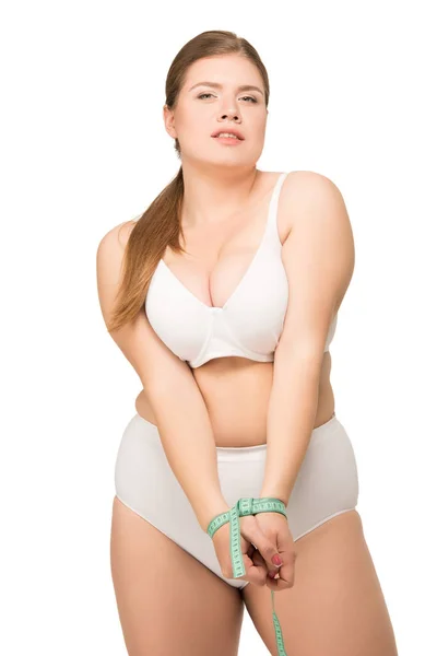 Толстая женщина связана измерительной лентой — стоковое фото