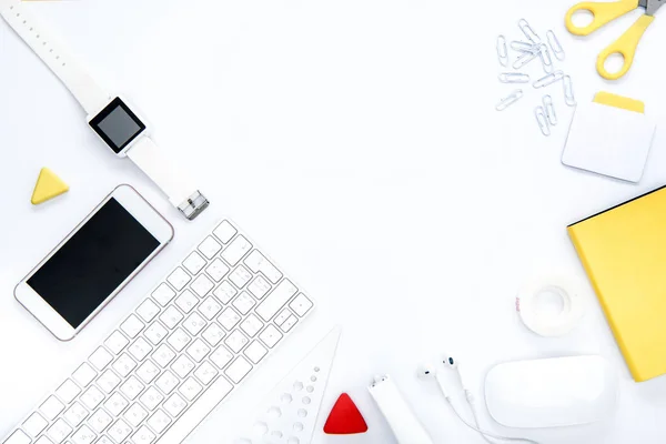 Fournitures de bureau organisées — Photo de stock