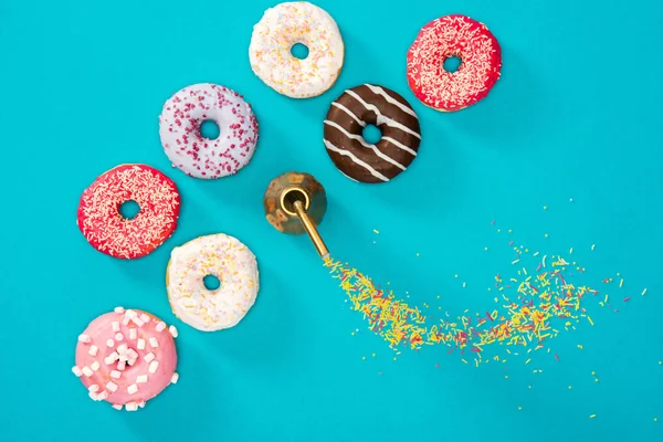 Essenszusammensetzung mit Donuts — Stockfoto