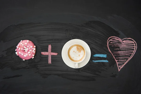 Composición de los alimentos con rosquilla y taza de café - foto de stock