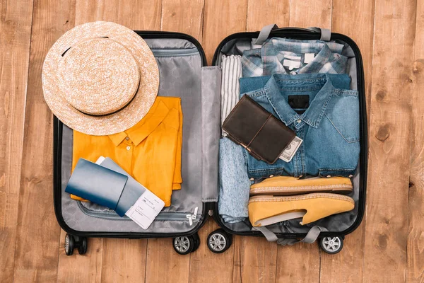 Luggage ready for travel — Stock Photo