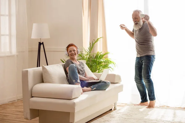 Paar verbringt Zeit miteinander — Stockfoto