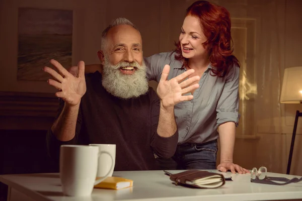 Red hair woman with mature man — Stock Photo