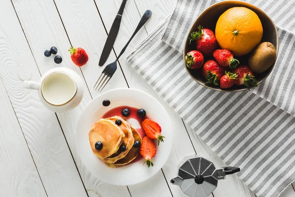 Pancakes and fruits for healthy breakfast — Stock Photo