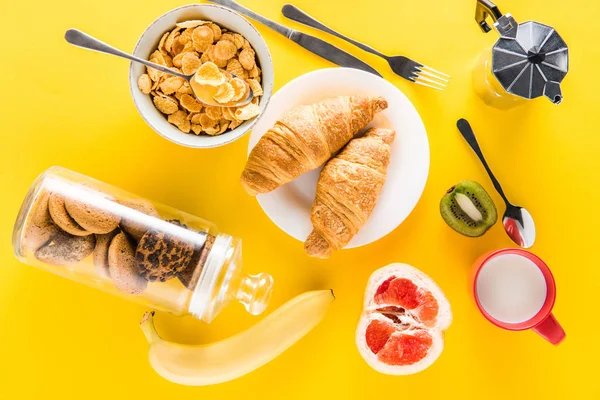 Savoureux petit déjeuner sain — Photo de stock