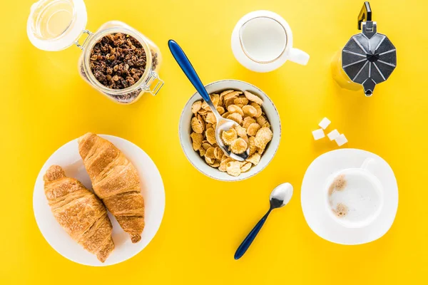 Tasty healthy breakfast — Stock Photo