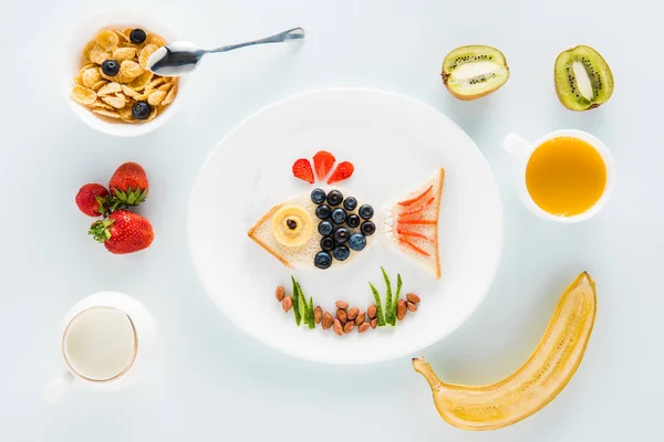 Lustiges Sandwich zum Frühstück — Stockfoto