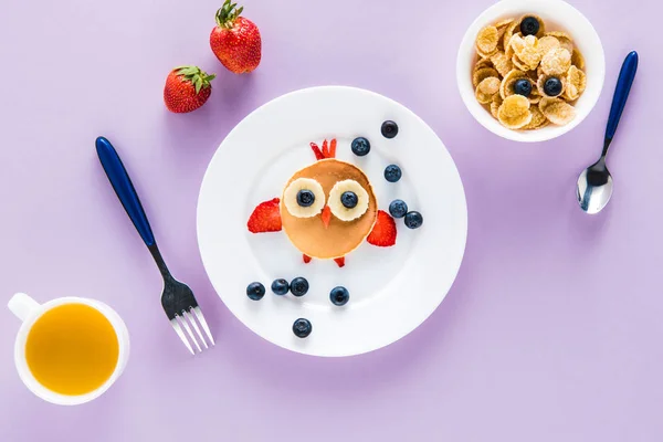 Creatively styled children's breakfast — Stock Photo