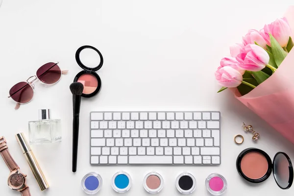 Computer keyboard, cosmetics and accessories — Stock Photo