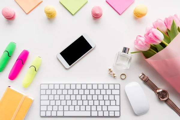 Pink tulips and keyboard — Stock Photo