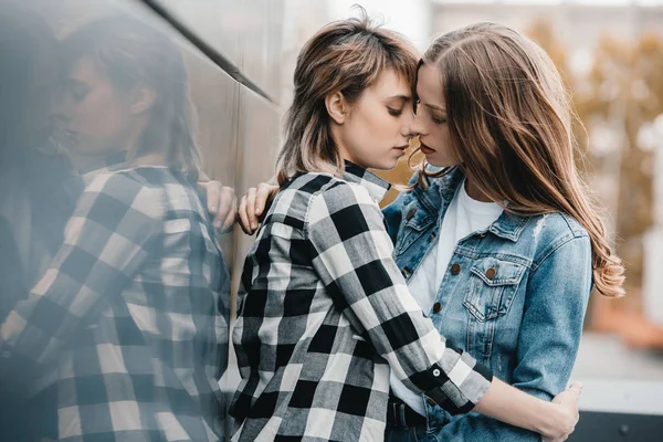 Beautiful young lesbian couple — Stock Photo