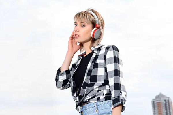 Girl listening music in headphones — Stock Photo