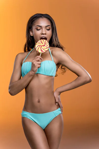 African american girl eating lollipop — Stock Photo