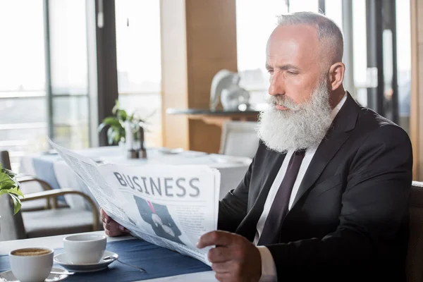 Businessman reading newspaper — Stock Photo