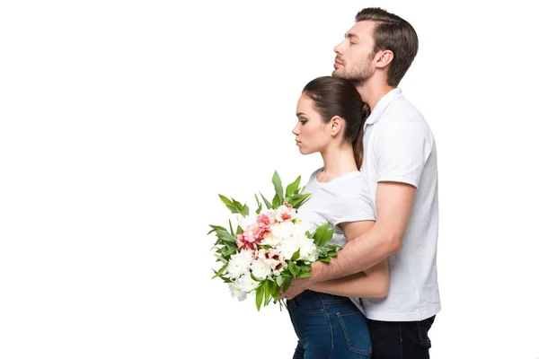 Casal com buquê de flores — Fotografia de Stock