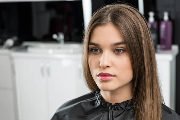 Young woman in beauty salon — Stock Photo